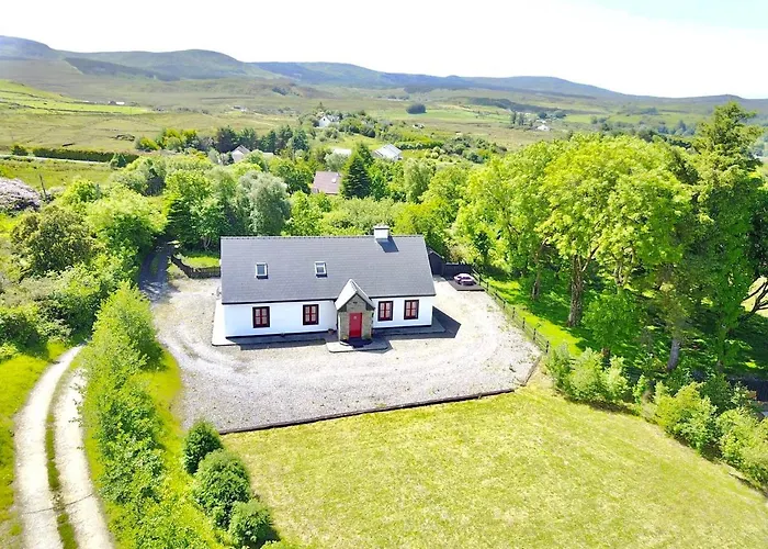 Red Deer Cottage Near Connemara National Park In Letterfrack photo