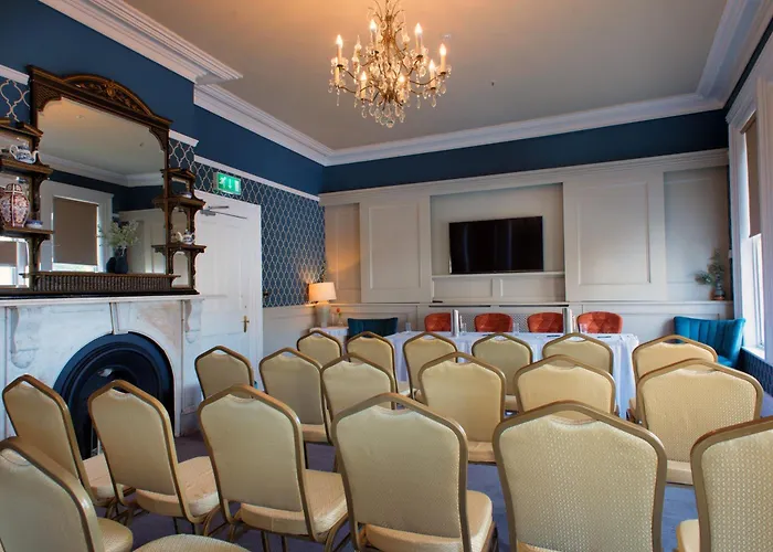 Creighton Hotel Clones photo