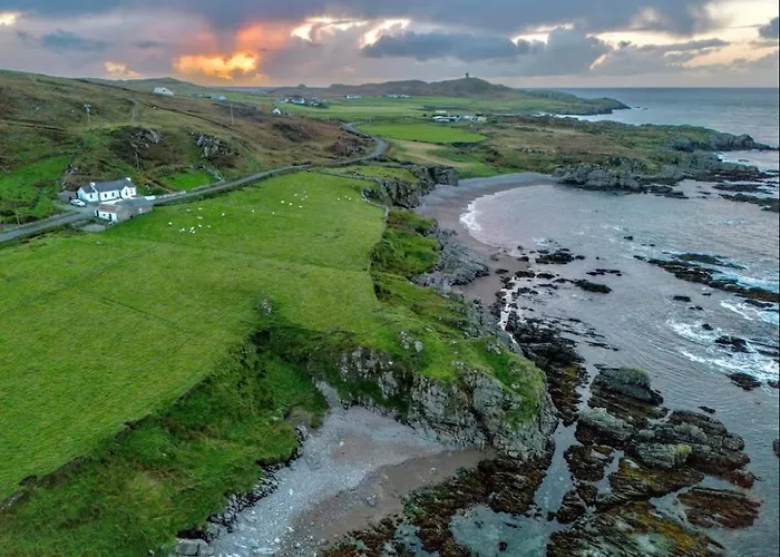 صورة Scenic Oceanfront Retreat- Buliban Cottage Ballyhillin