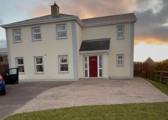 Photo de Where The Ocean Meets The Sky - 5 Min From Surfing Tullaghan
