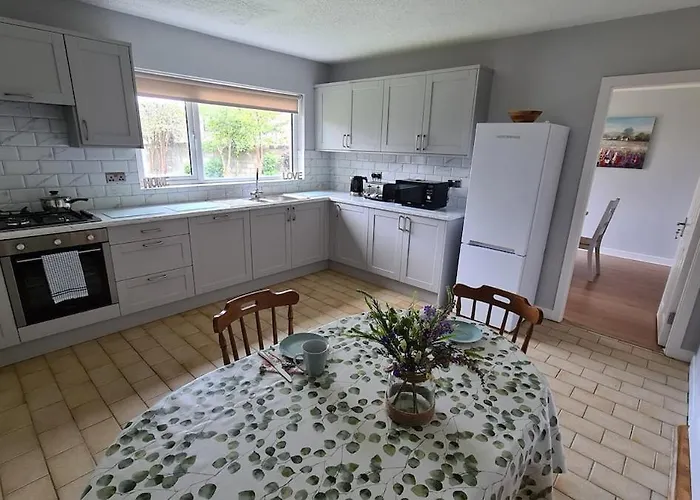 Home Away From Home In Waterford 4 Bed Rooms photo