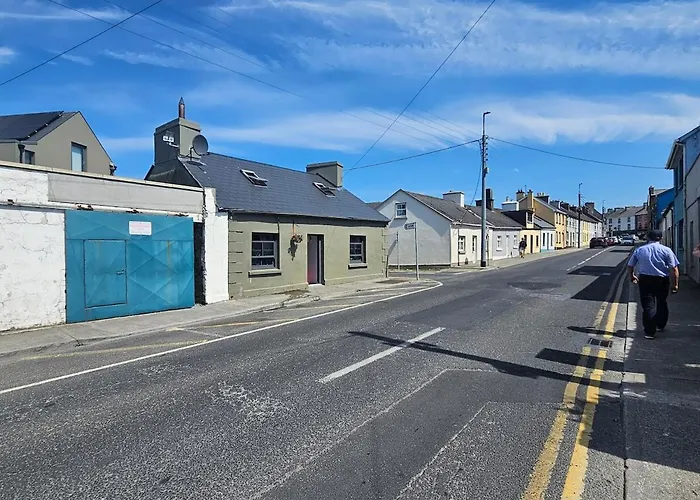 Lane Corner In The Heart Of Miltown Malbay Apartment photo