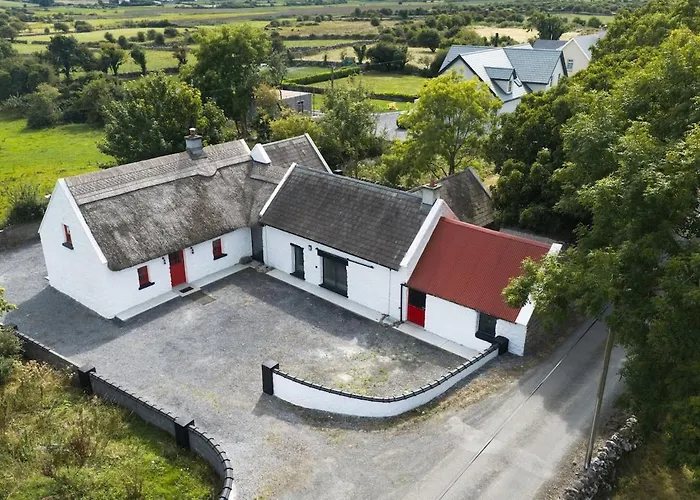 Incredible Galway Thatch Stylish Cottage Near Oranmore Sleeps 6 Garraun foto